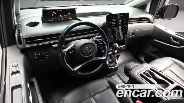 Hyundai Staria — interior