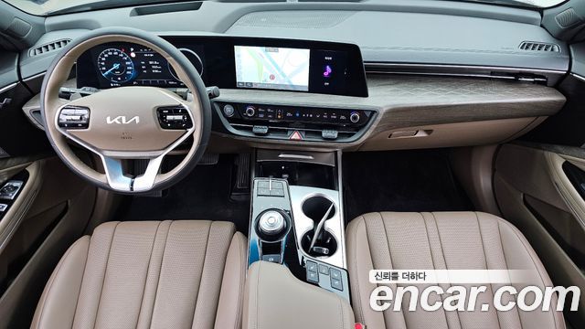 Kia K8 — interior