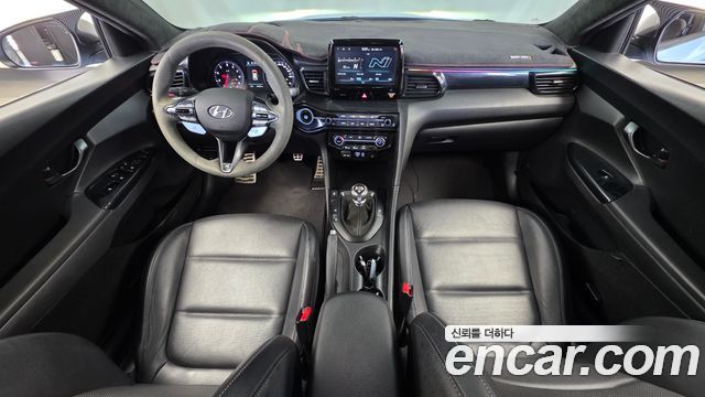 Hyundai Veloster — interior