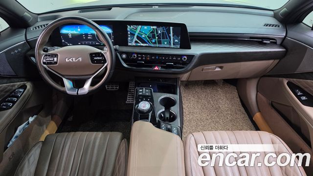 Kia K8 — interior