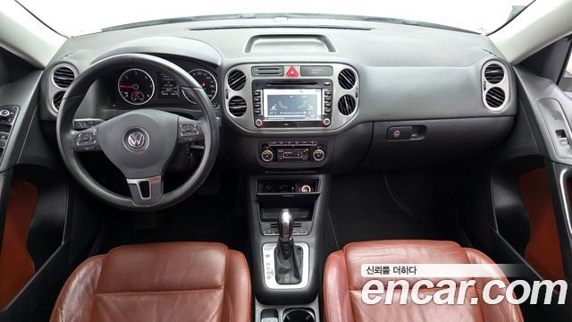 Volkswagen Tiguan — interior