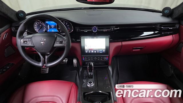 Maserati Quattroporte — interior