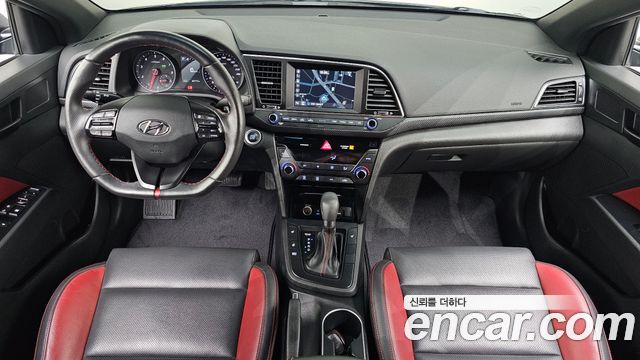 Hyundai Avante — interior