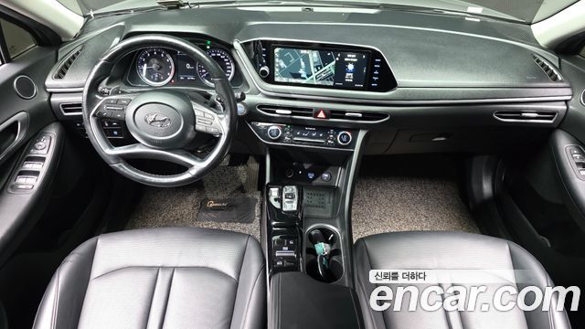 Hyundai Sonata — interior