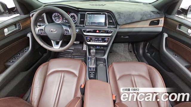 Hyundai Sonata — interior