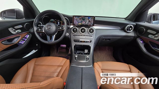 Mercedes-Benz GLC-Class — interior