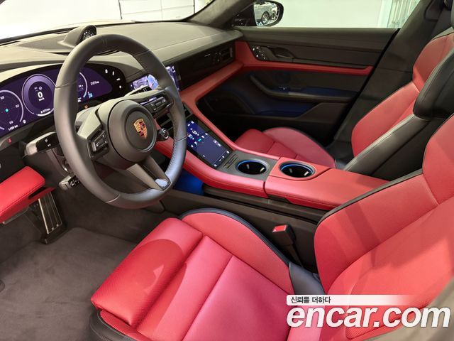 Porsche Taycan — interior
