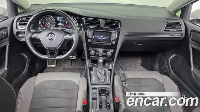Volkswagen Golf — interior