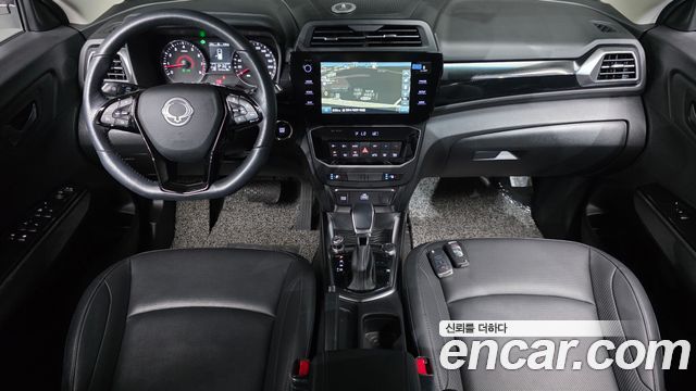 KG Mobility Tivoli — interior