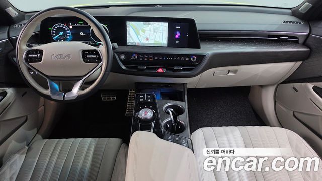 Kia K8 — interior
