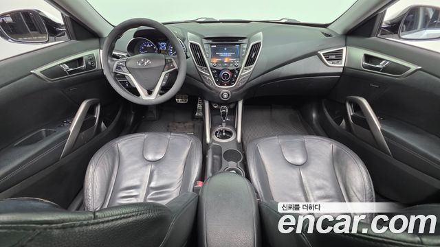 Hyundai Veloster — interior