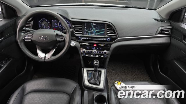Hyundai Avante — interior