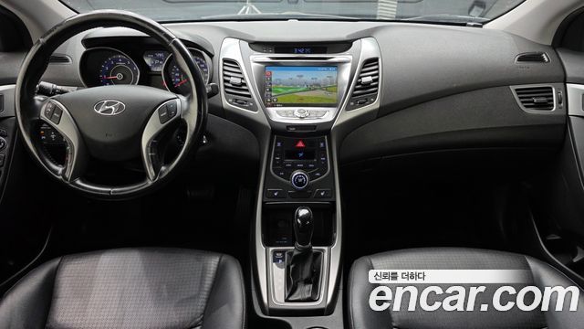 Hyundai Avante — interior