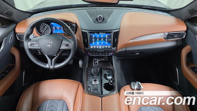 Maserati Levante — interior