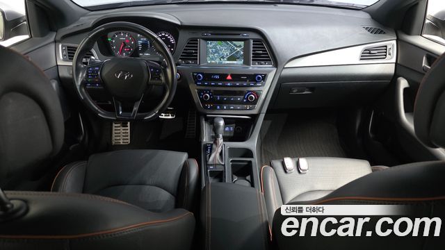Hyundai Sonata — interior