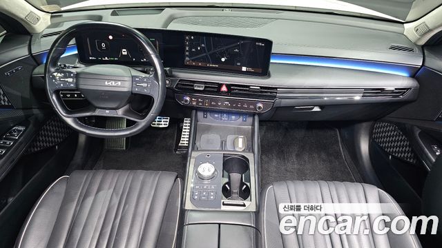 Kia K8 — interior