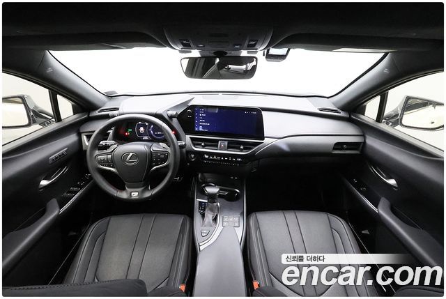 Lexus UX — interior