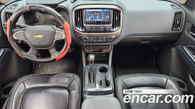 Chevrolet Korea Colorado — interior