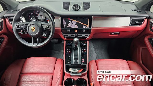 Porsche Macan — interior