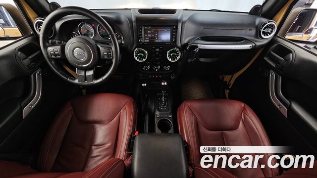 Jeep Wrangler — interior