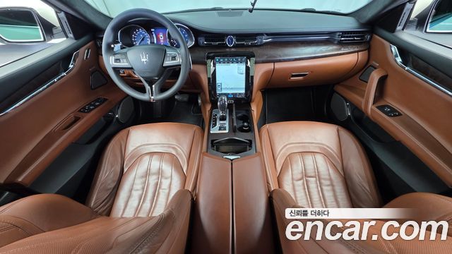 Maserati Quattroporte — interior