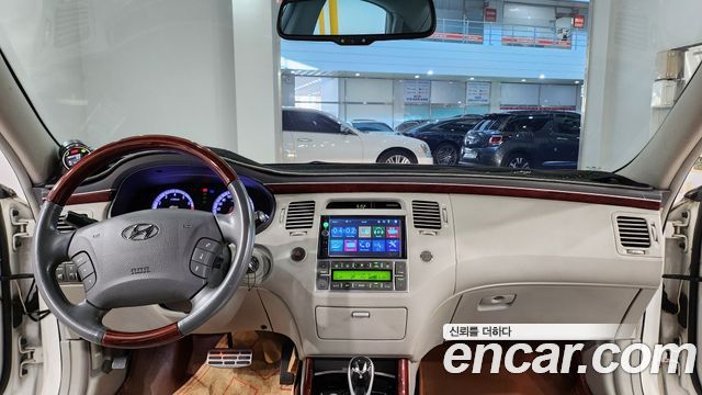 Hyundai Grandeur — interior