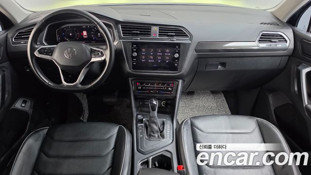 Volkswagen Tiguan — interior
