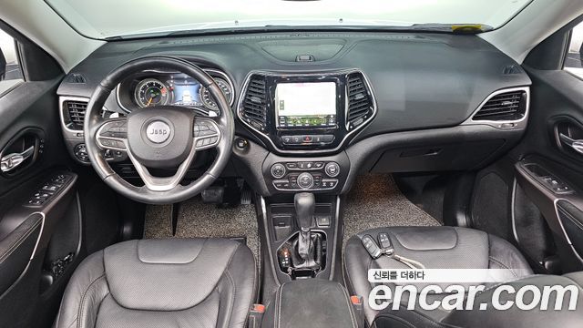 Jeep Cherokee — interior