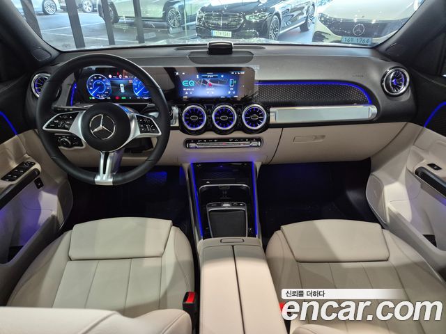 Mercedes-Benz EQB — interior