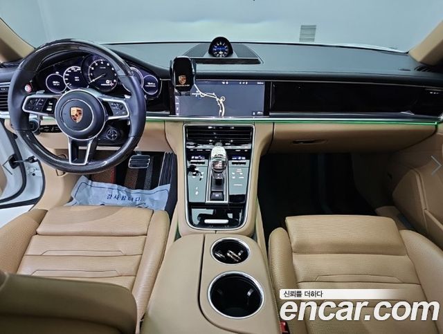 Porsche Panamera — interior