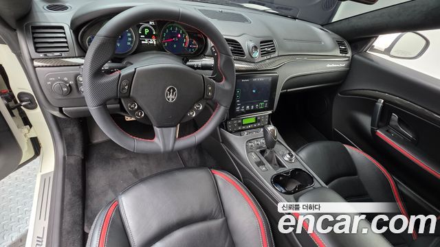 Maserati GranTurismo — interior