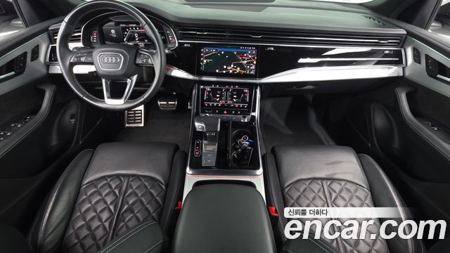 Audi Q8 — interior