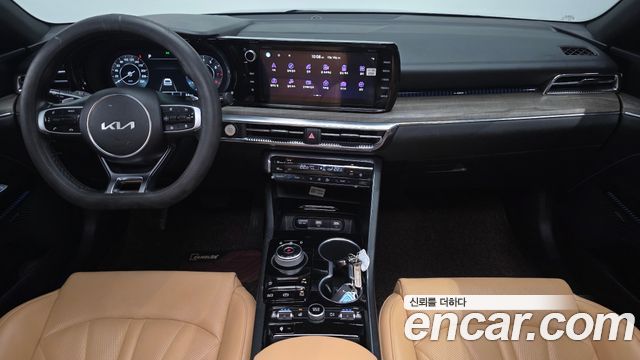 Kia K5 — interior