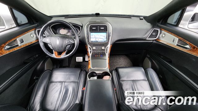 Lincoln MKX — interior