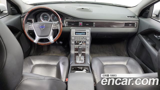 Volvo S80 — interior