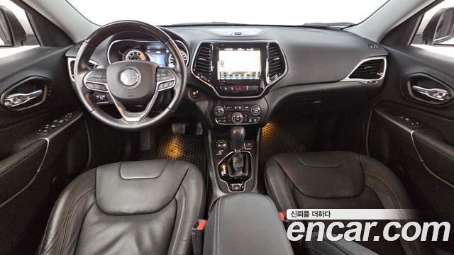 Jeep Cherokee — interior
