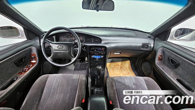 Hyundai Sonata — interior