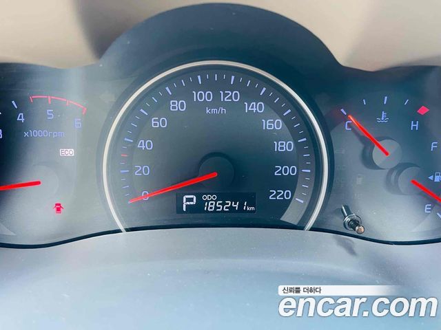 Kia Carnival — interior