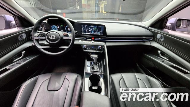 Hyundai Avante — interior