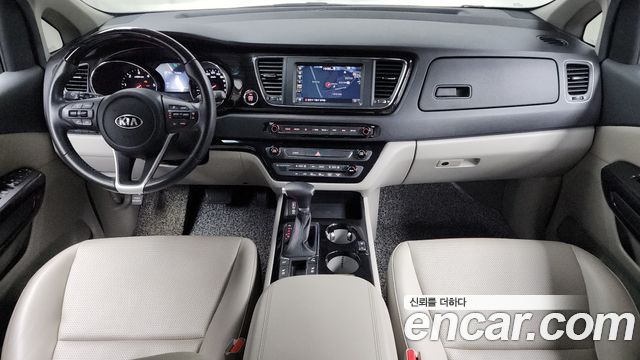 Kia Carnival — interior