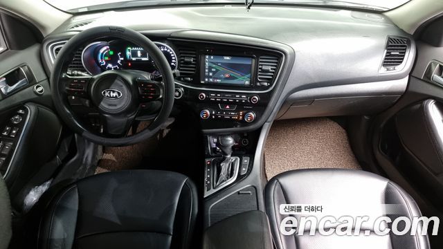 Kia K5 — interior