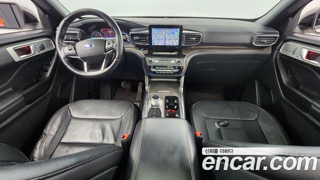 Ford Explorer — interior