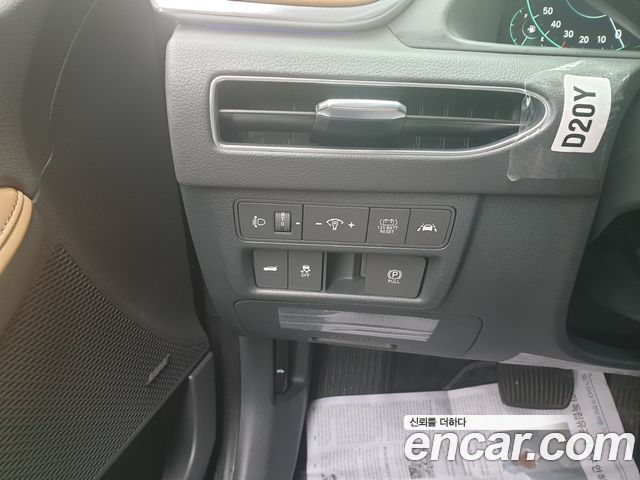 Hyundai Sonata — interior