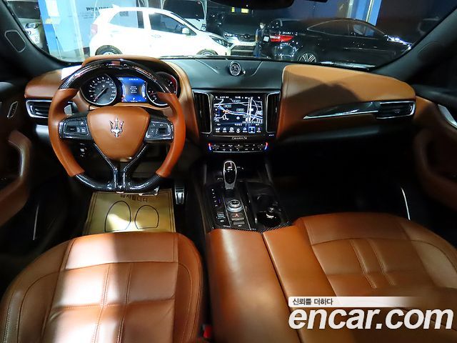 Maserati Levante — interior