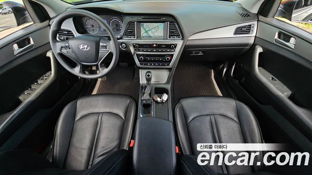 Hyundai Sonata — interior