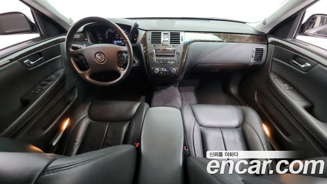 Cadillac DTS — interior