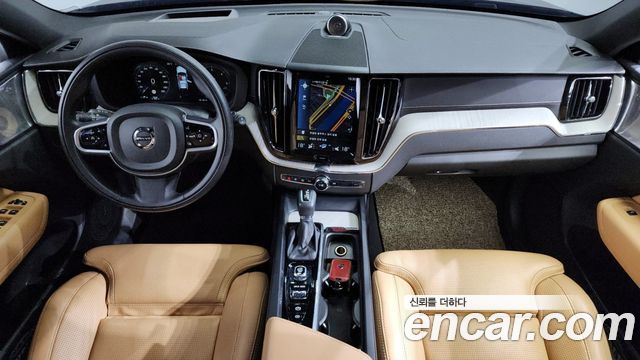 Volvo XC60 — interior