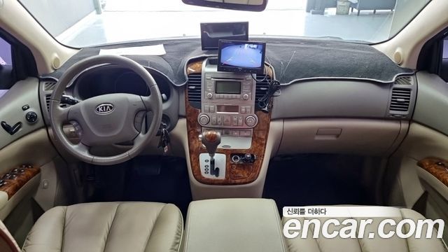 Kia Carnival — interior