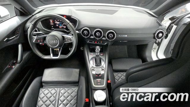 Audi TT — interior