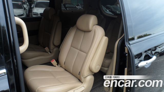 Kia Carnival — interior